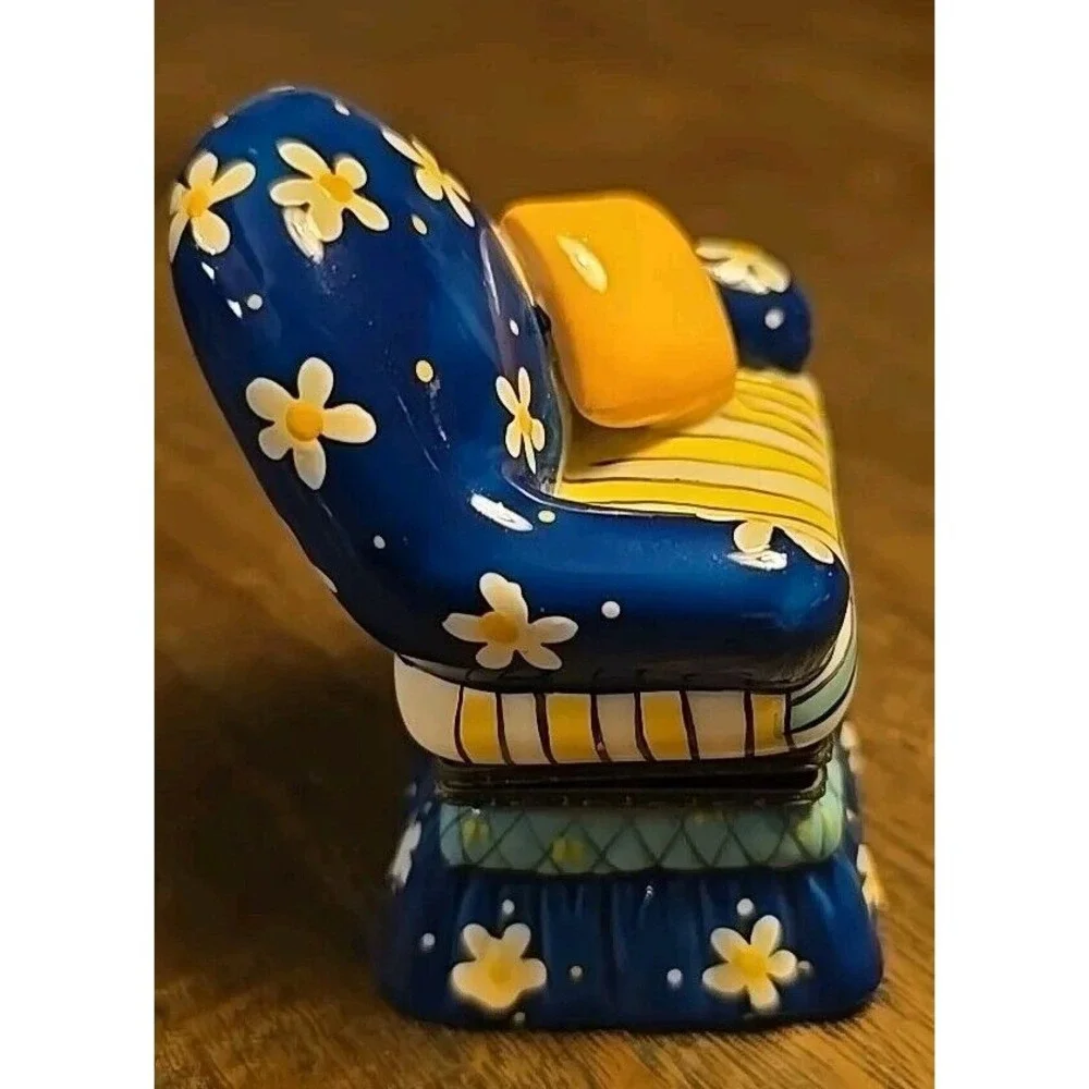 Trinket Box Pill Collectible‎ Porcelain Blue Floral armchair Vintage Rare